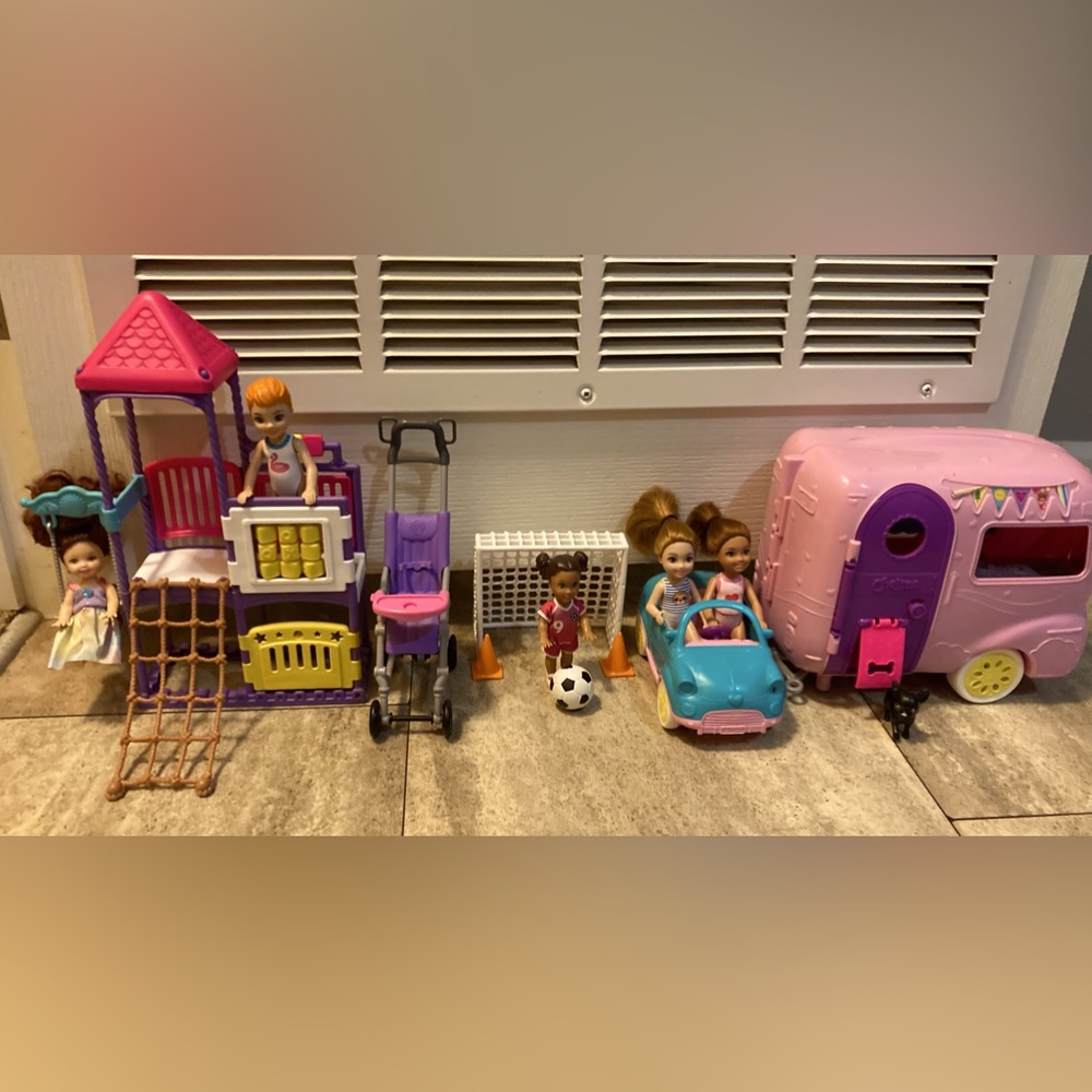 Barbie Kelly/Chelsea dolls & play sets bundle